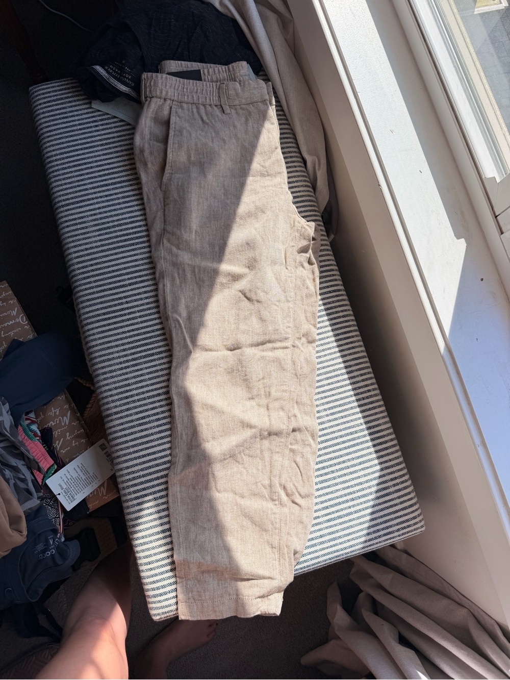 Banana Republic | Men's Tailored Linen-Blend Pants in Horse Hair (Beige) - Picture 3 of 5